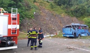 Жертвите на тежката катастрофа с автобус край Своге станаха 17
