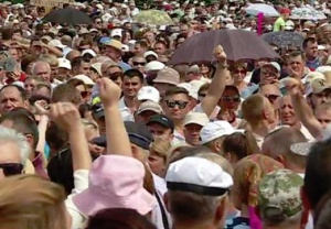 Няколко хиляди души се събраха в молдовската столица Кишинев. Те