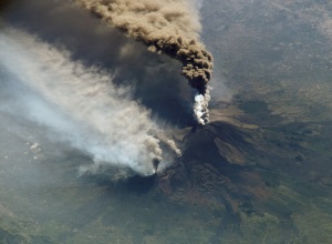 Вулканът Етна напомни за себе си Това стана с няколко