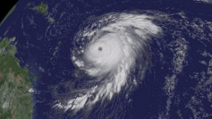 Ураганът Флорънс наближава бреговете на Северна и Южна Каролина с