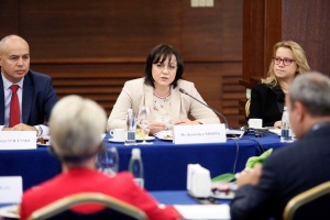 Председателят на НС на БСП Корнелия Нинова проведе работна среща