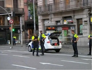 Сблъсъци между полицията и каталунски сепаратисти в Барселона по време