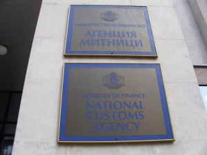 Агенция Митници проверява Винпром Черноморско злато в Поморие потвърдиха за
