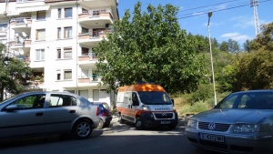 Паркиран автомобил е потеглел на самоход и е ранил две деца в Петрич