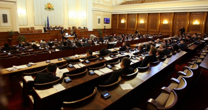 Председателят на Народното събрание Цвета Караянчева насрочи гласуването на вота