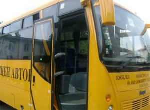 Хванаха шофьор на училищен автобус пиян минути преди да потегли