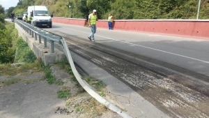 Агенция Пътна инфраструктура проверява поставянето на мантинели на пътя Своге
