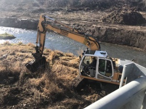 Започна почистването на коритото на река Лесновска в район Нови