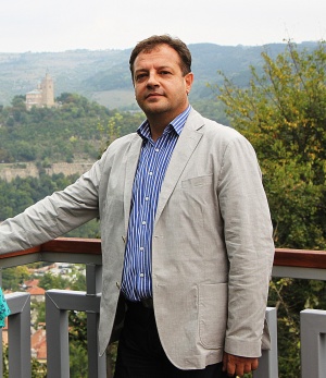 Великотърновският кмет Даниел Панов отправи специално поздравление към съгражданите си.
