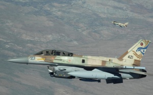 Израелски бойни самолети са нанесли удари по цели близо до