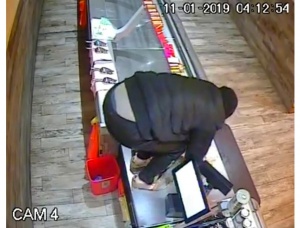 Маскиран мъж нахлу в месарски магазин в бургаския комплекс Изгрев