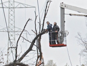 Всички екипи на Електроразпределение Юг продължават възстановителните дейности за засегнатите