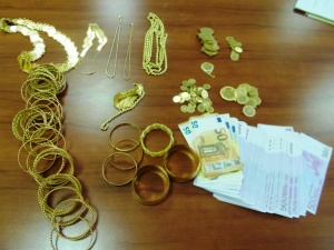 Над 2 кг златки изделия и 55 000 евро задържаха