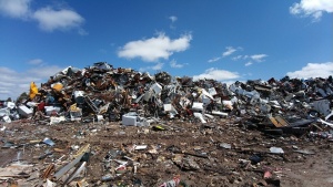 Токсичните отпадъци които бяха изхвърлени край гара Яна вече са