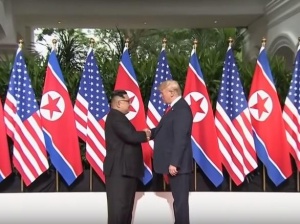 Ким Чен ун пристигна във Виетнам за втората си среща Доналд
