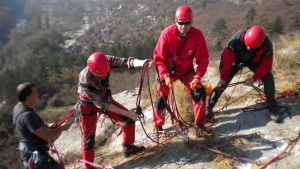 Планински спасители са оказали помощ на двама туристи в района на