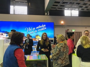 Министърът на туризма Николина Ангелкова откри националния щанд на България