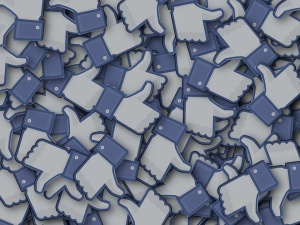 Главният изпълнителен директор на Facebook Марк Зукърбърг обяви че двама високопоставени мениджъри на