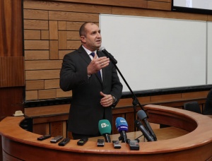 Държавният глава Румен Радев изрази съболезнования на генерал губернаторa на Нова