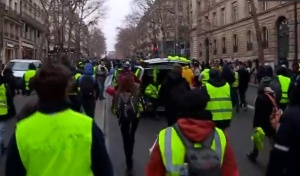 Френската полиция е задържала 126 жълти жилетки и е извършила