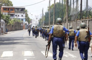 Правителството на Шри Ланка реши да въведе отново полицейски час  броени часове след