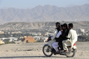 В центъра на афганистанската столица са били чути взривове и стрелба