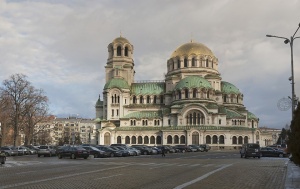 Паветата около катедралния храм Александър Невски в София няма да