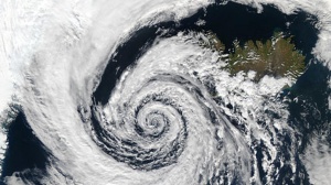 Средиземноморски циклон преминаващ над България ще донесе дъжд и студено
