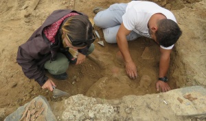 Раннонеолитен гроб на около 7 600 години откри в селище