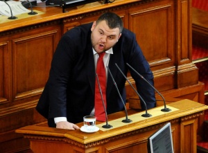 Делян Пеевски няма да отиде в Европейския парламент и ще