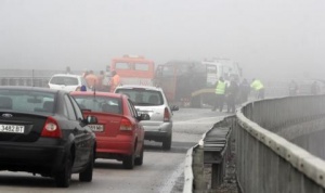 Катастрофа между два леки автомобила е станала на автомагистрала Тракия