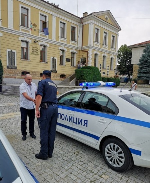 Старши комисар Димитър Величков връчи днес ключовете на два нови