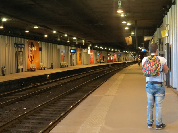 Париж е блокиран от мащабна транспортна стачка Трафикът на метрото