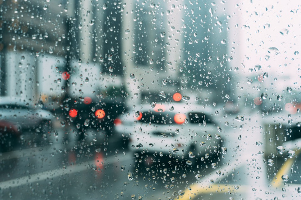 Есенният дъжд поставя допълнителни изисквания върху гумите Според автомобилни експерти