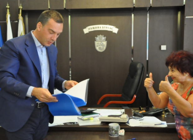 Димитър Николов спечели убедително четвъртия си мандат и ще кметува
