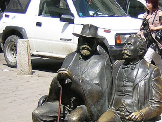 Скулптурата на Петко и Пенчо Славейкови в София ще бъде