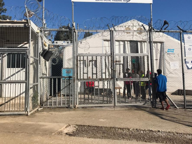 Ситуацията с бежанците на гръцките острови е трагична може би