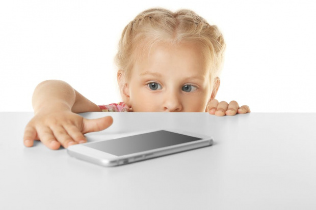 Една четвърт от децата са трайно пристрастени към своите мобилни
