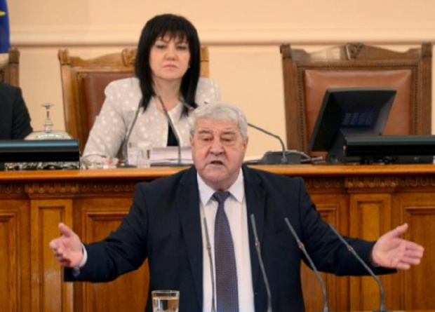 Над час днес сутринта Парламентът отдели на поведениено на Спас Гърневски