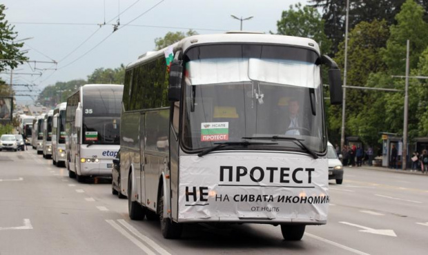 Автобусните превозвачи ще протестират от утре Фирмите са недоволни от