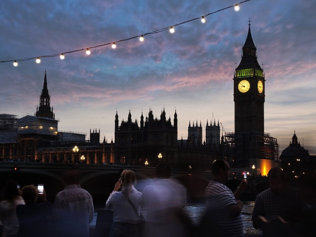 Камбаната на лондонската часовникова кула Биг Бен ще отбележи настъпването на
