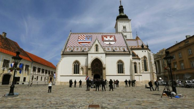 Консервативният президент на Хърватия Колинда Грабар Китарович се опитва да привлече