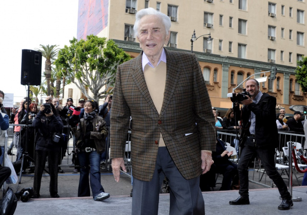 На 103 годишна възраст почина американската легенда на киното Кърк Дъглас