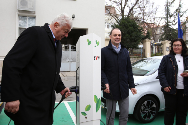 ЕVN България инсталира три зарядни станции за електромобили в Пловдив