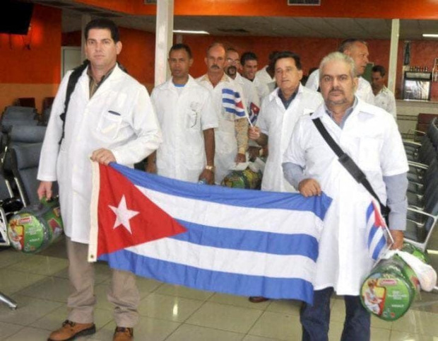 Дузина лекари от Куба долетяха в Италия за да помагат