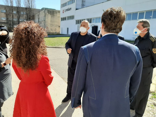 Премиерът Бойко Борисов посети днес фабриката на фирма Аполо“ във