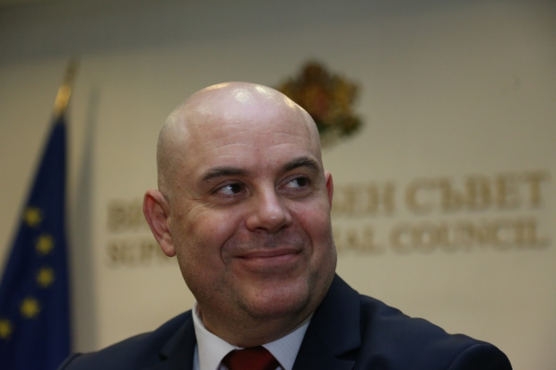 Главният прокурор Иван Гешев поиска от правителството и парламента да