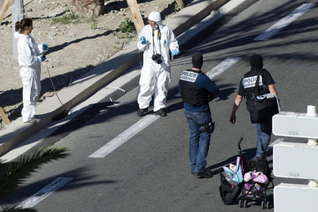 Мъж е намушкал двама души в Югоизточна Франция Властите смятат