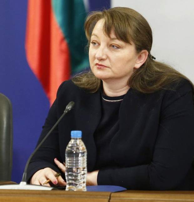 Социалният министър Деница Сачева увери че е обмислен вариант ако заразени