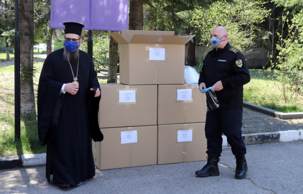 В Страстната седмица Българската патриаршия и Софийската митрополия дариха 800